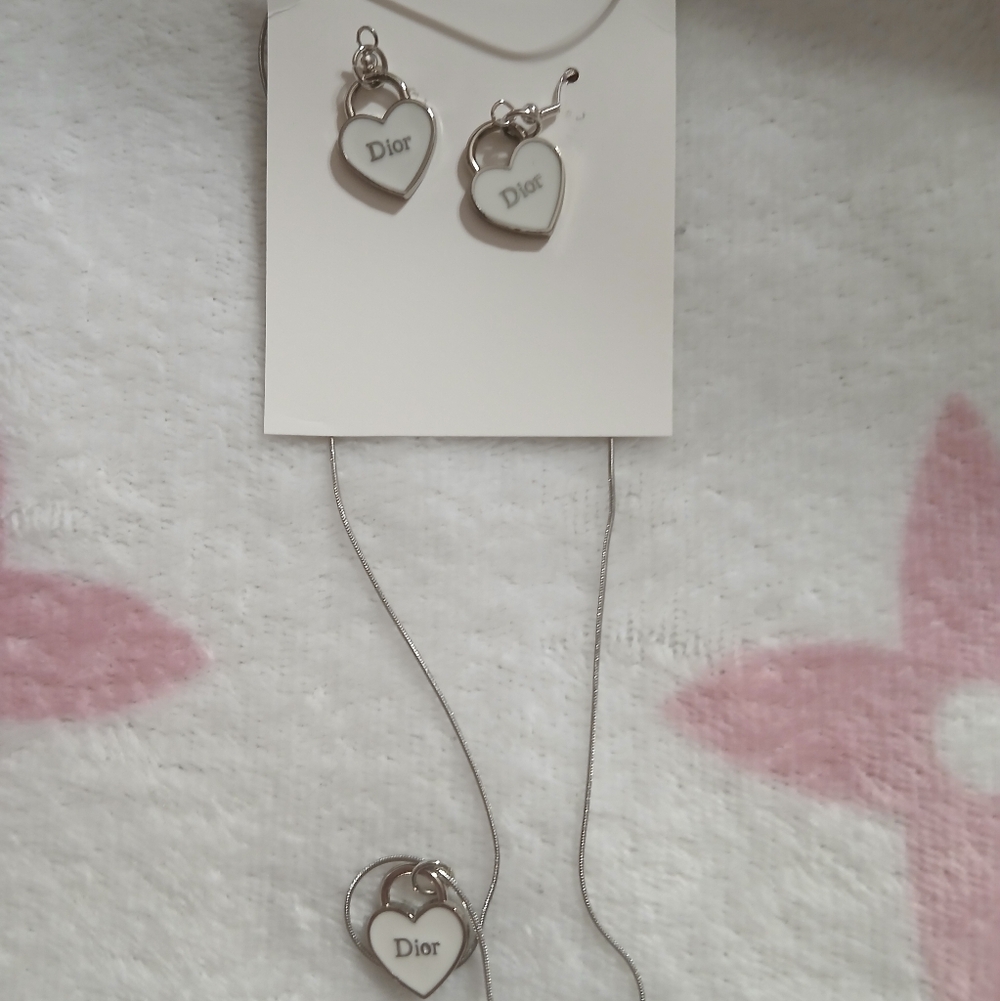 Silver Heart Pendant Necklace With Matching Earrings.